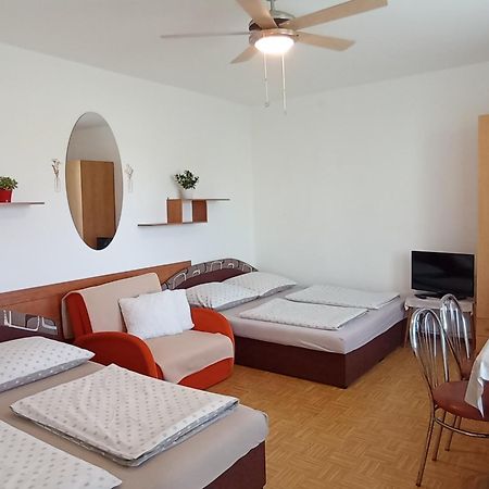 Afrodita Hotel Štúrovo Bagian luar foto