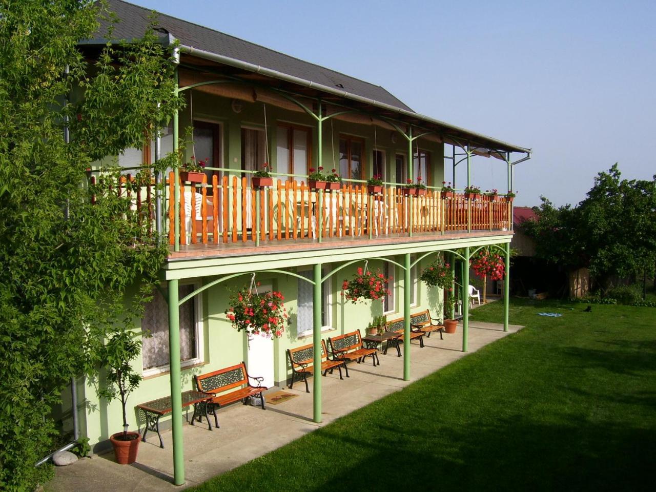 Afrodita Hotel Štúrovo Bagian luar foto